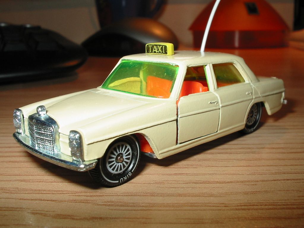 Mercedes 250 Taxi - Siku.JPG