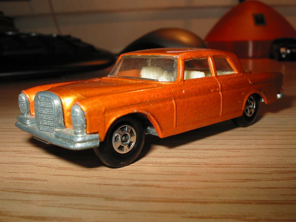 Mercedes 300 SE - Matchbox.JPG