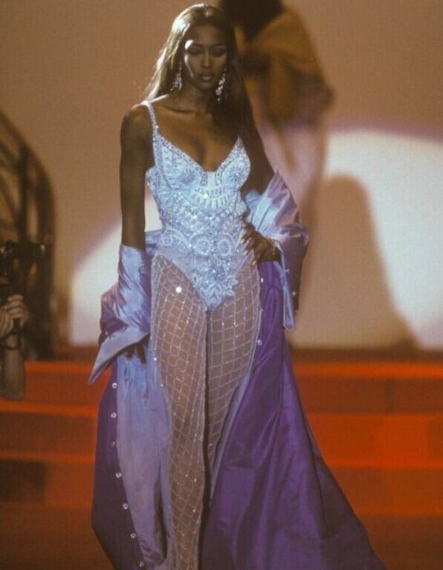 Naomi Campbell, Atelier Versace, 1991.jpg