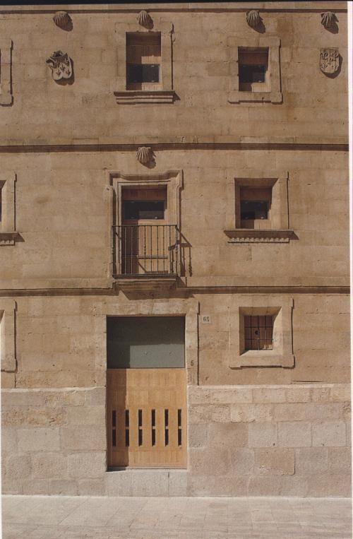 Nested window in Casa de las Conchas, by Victor Lopez Cotelo.jpg