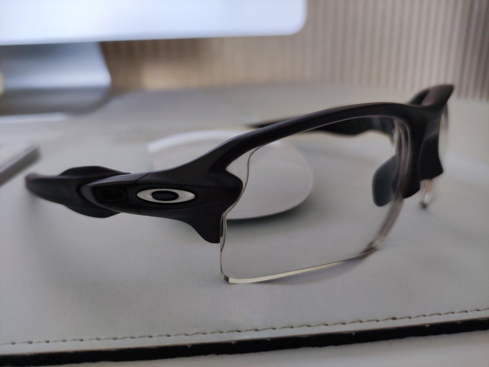 Oakley Flak 2.0.jpg
