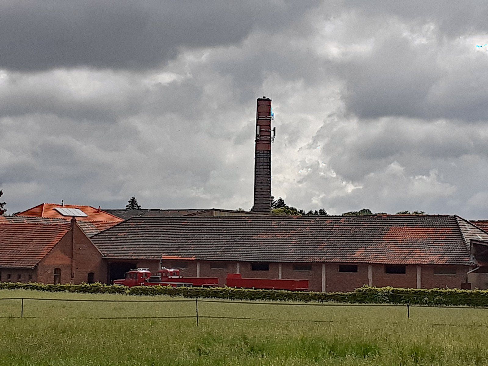 Oldtimer an der alten Ziegelei.jpg