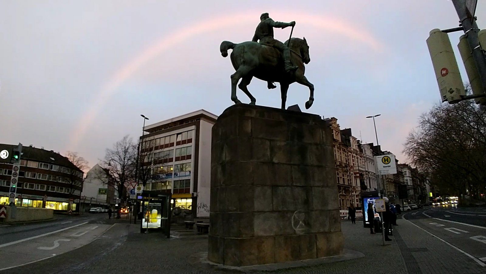 pastellregenbogen mit reiter.jpg pastellregenbogen mit reiter.jpg