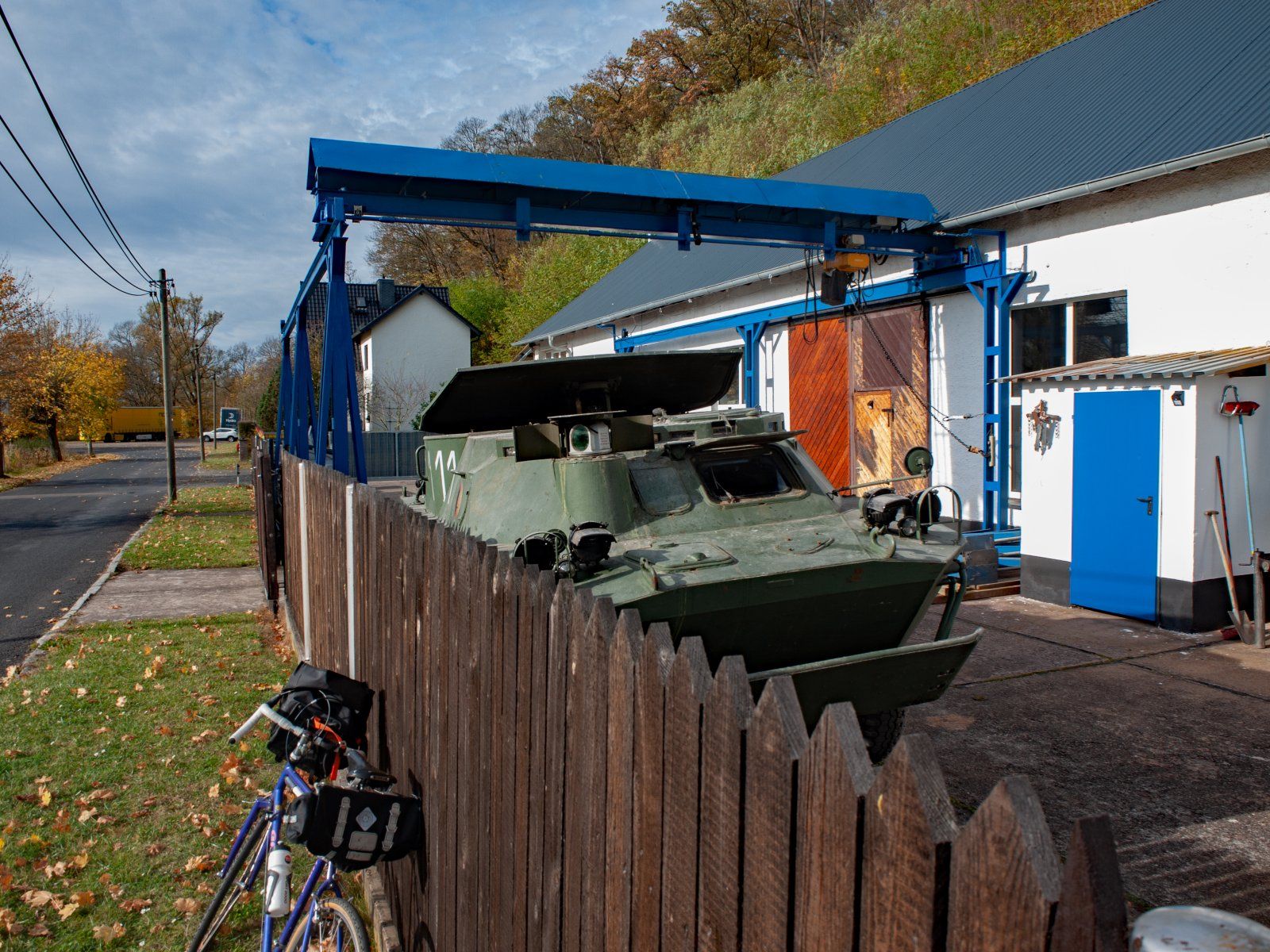 Radpanzer am Rande Bad Salzungens.jpg