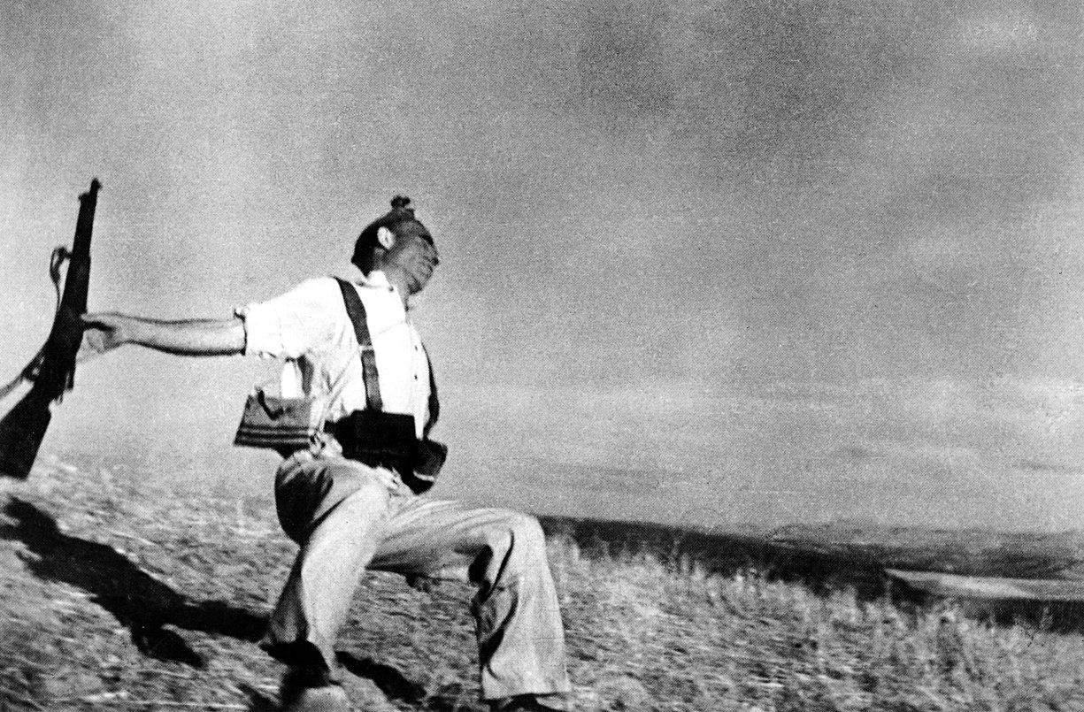 Robert Capa - Loyalist Militiaman at the Moment of Death, Cerro Muriano, September 5, 1936 1936.jpg