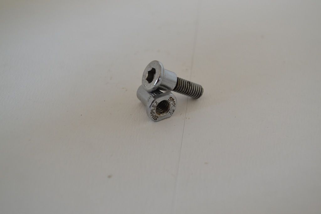 Sattelklemmbolzen_Simplex.JPG
