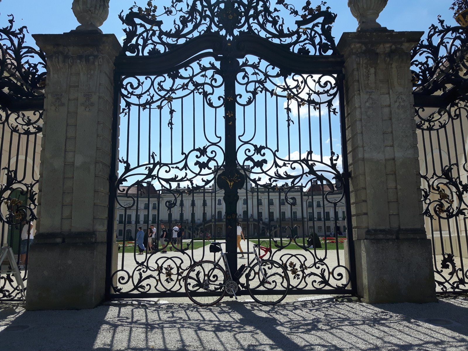 Schloss Esterhazy Tor.jpg