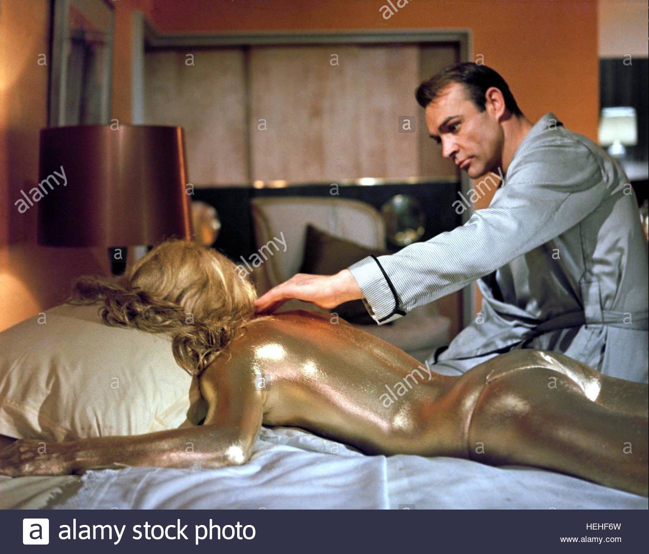 shirley-eaton-sean-connery-goldfinger-1964-hehf6w.jpg