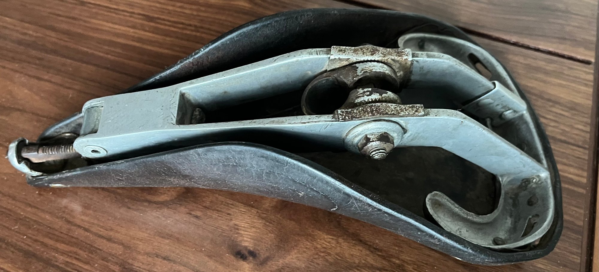 speedplaypedals_54383370595_Brooks 1940 Suspension Saddle.jpg