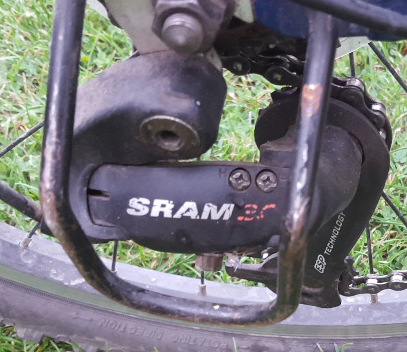 698373