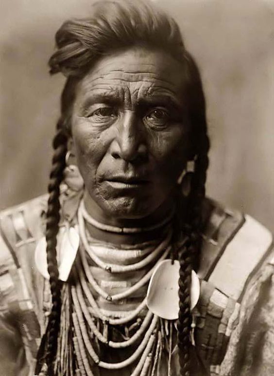 Strike On His Head Crow. It was made in 1908 by Edward S. Curtis.jpg