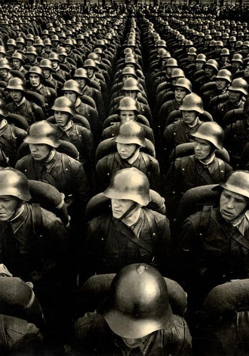 tumblr_red_army_in_red_square_1937_mr2tbnNQkK1qahyrbo1_500.jpg