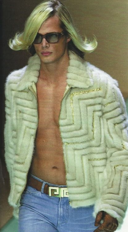 Versace Menswear Spring Summer 2000.jpg