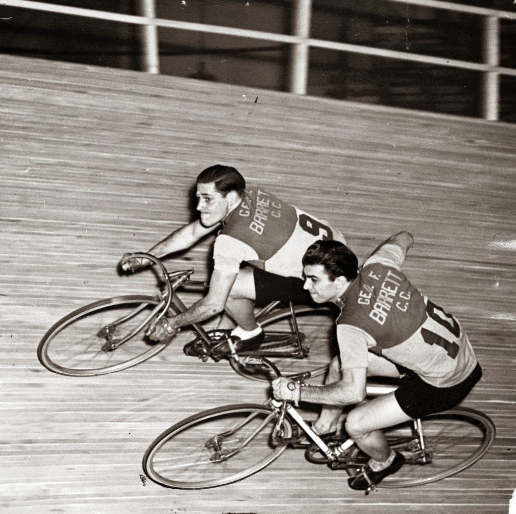 Vintage Photos of Chicago's Cycling Craze (8).jpg