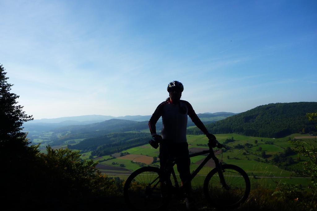 Wanderung Bieberstein Blick vom Habelstein mit Jörg und Rad.jpg