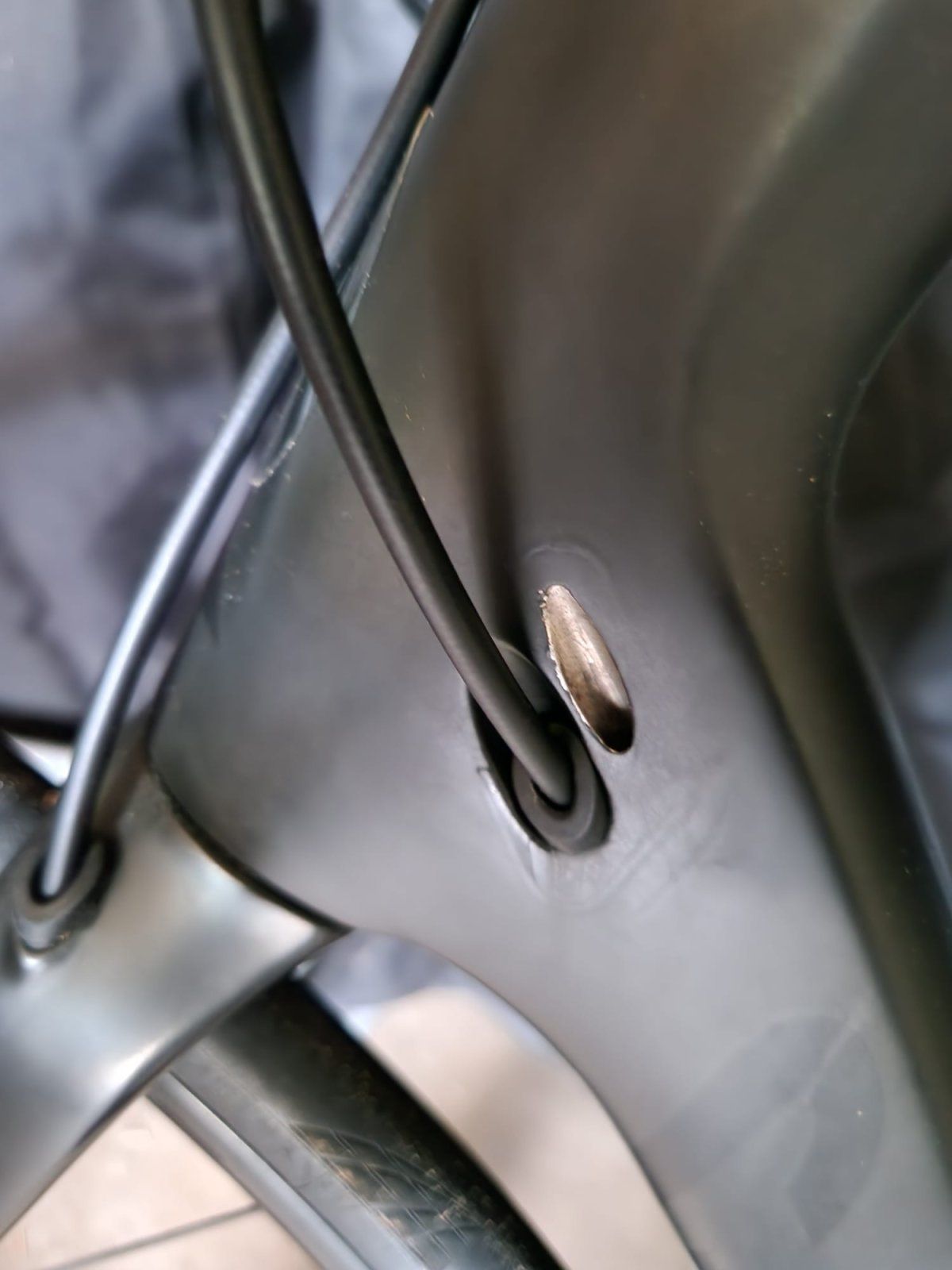 Blind-Stopfen für Kabelführung bei Canyon | Rennrad-News.de