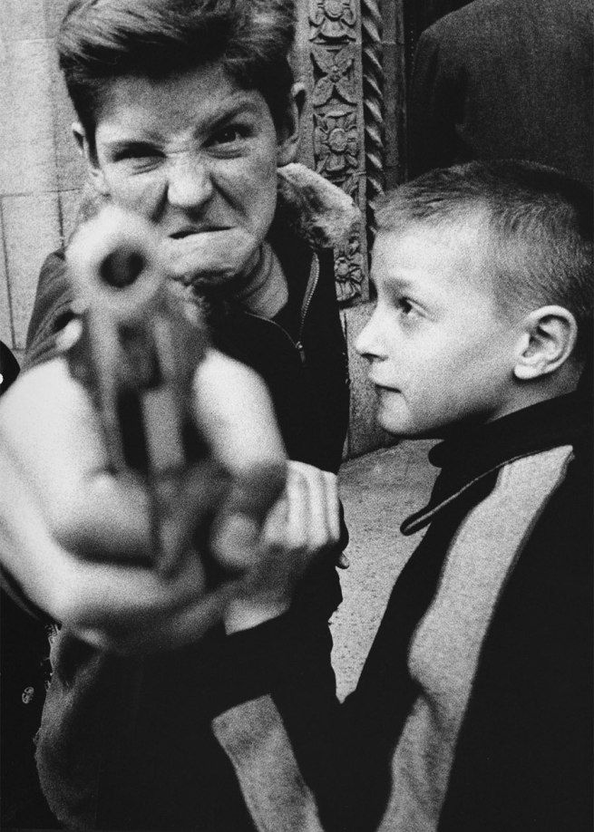 william-klein-gun-1.jpg