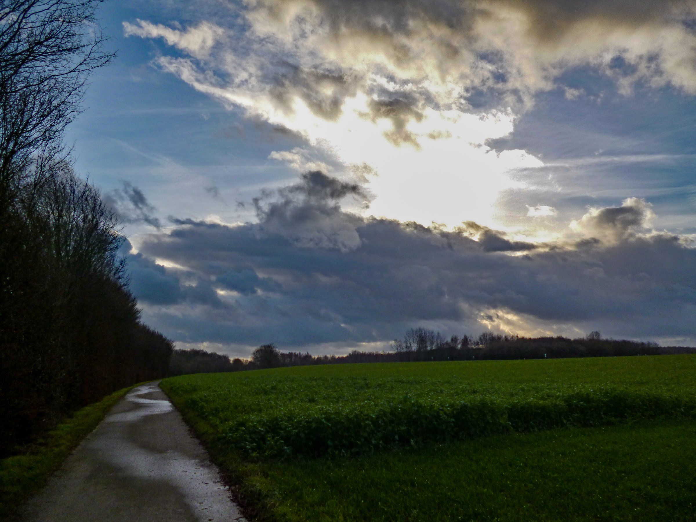 Wolkenspiel nähe Geilenkirchen Airbase zum 4. Advent - Kopie.jpg