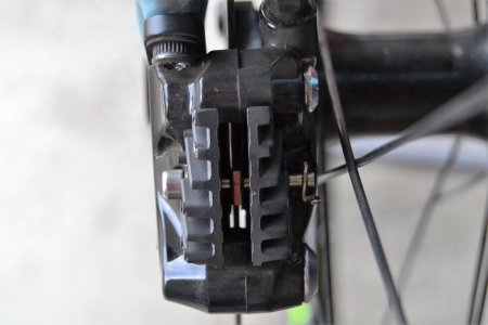 Shimano Schraube von oben nachher.JPG