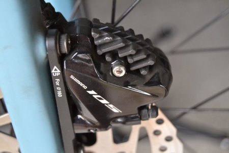 Shimano Schraube montiert.JPG