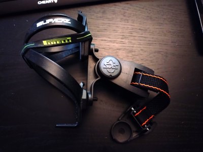 pirelli flaschenhalter.jpg