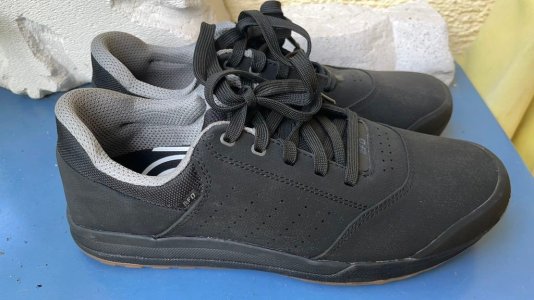 spez_schuhe_02.jpg
