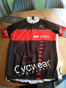 Cycwear_DTswiss_schwarz_K.jpg