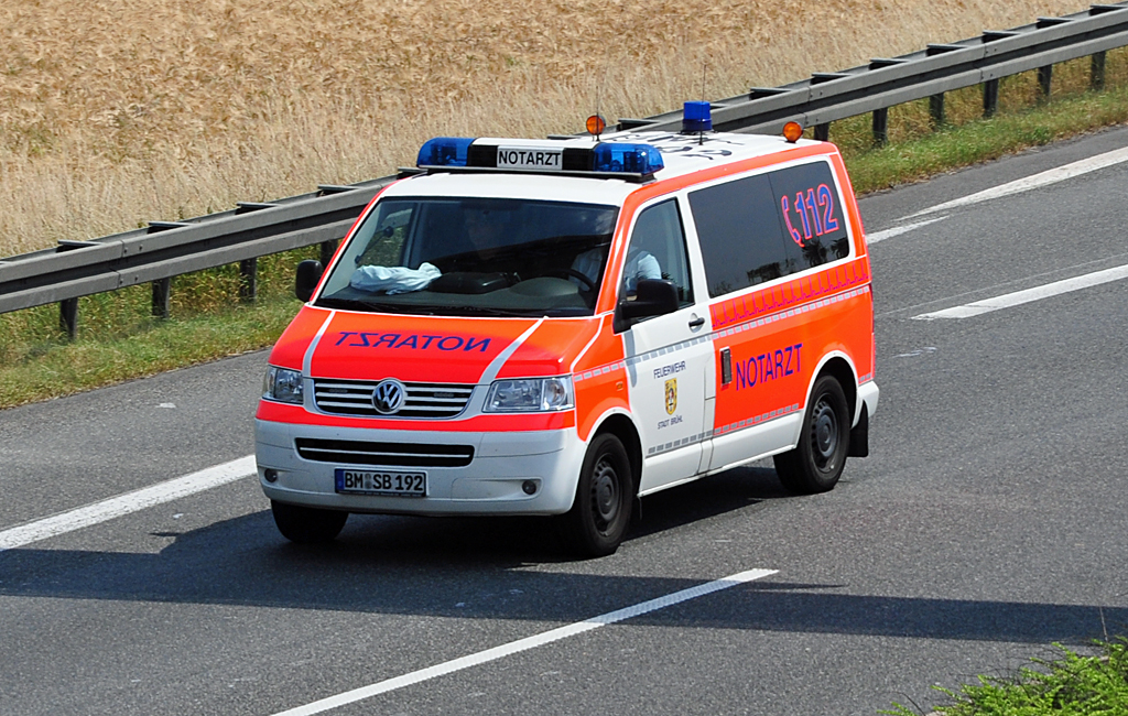 volkswagen-t4-notarzt-feuerwehr-aus-bruehl-38867.jpg