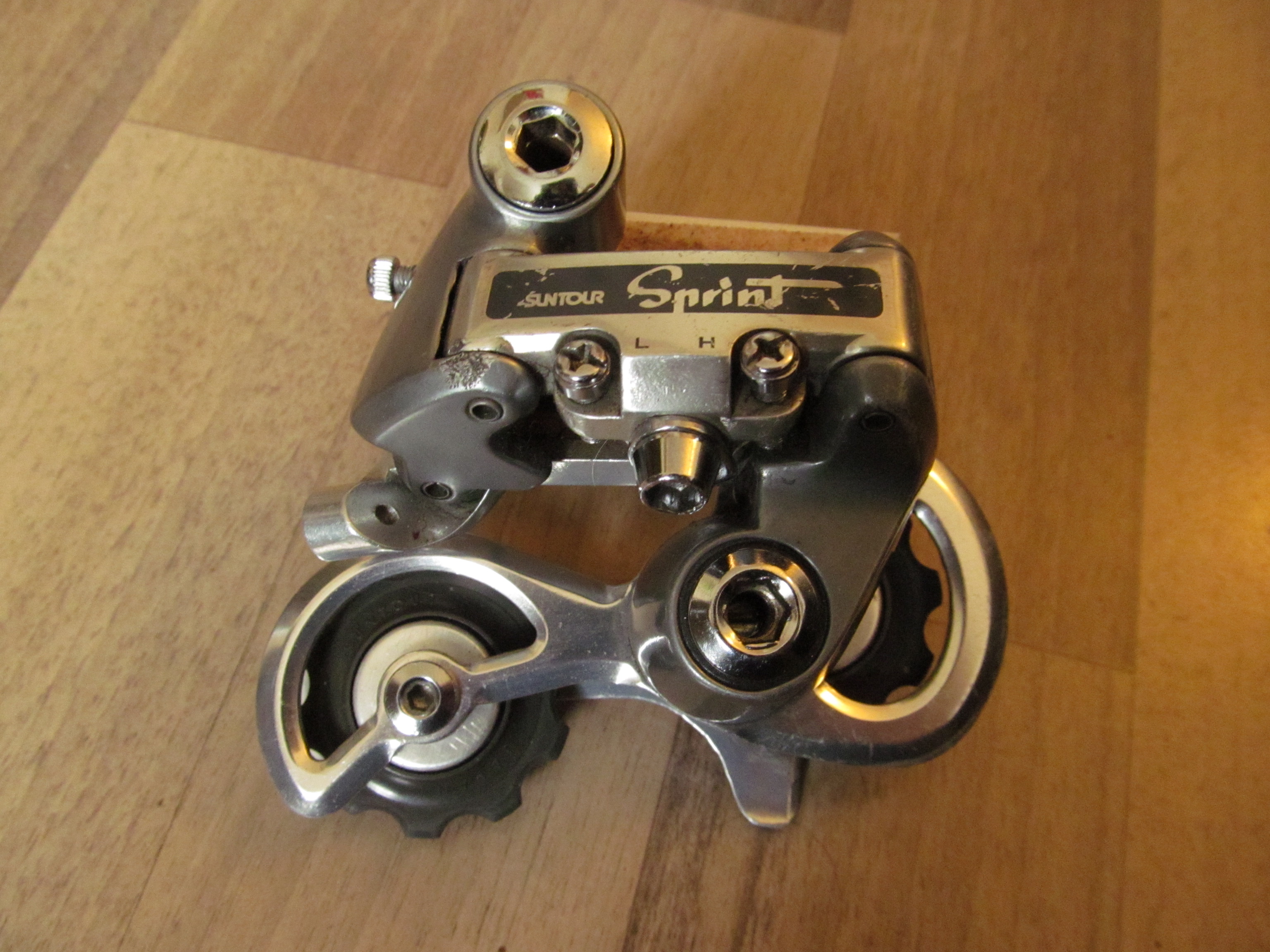 Suntour_sprint_rear_derailleur.jpg