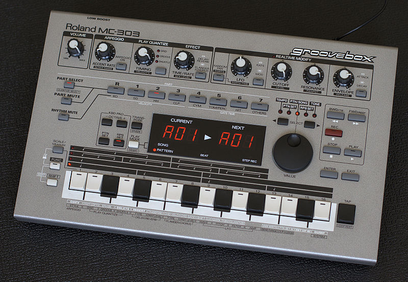 800px-Roland_MC-303.jpg