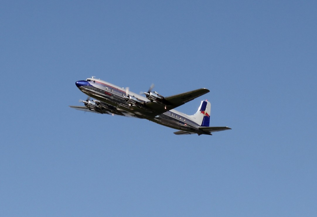 393581-62x50qhqsq2b-superconstellation_01-large.jpg