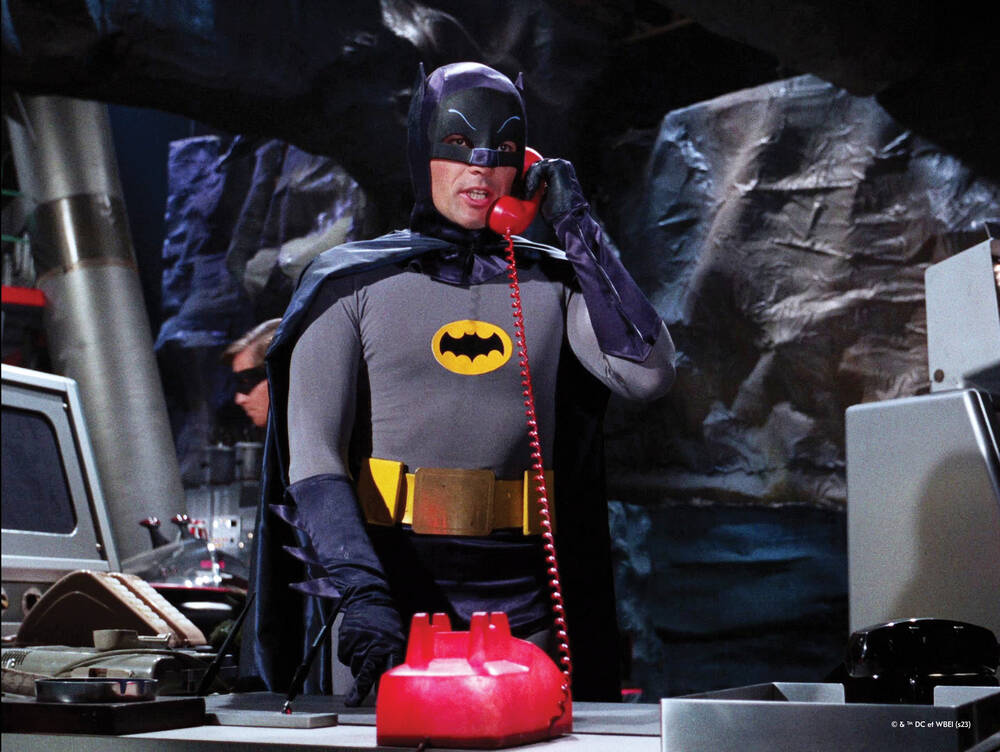 batman-holds-the-phone.jpg