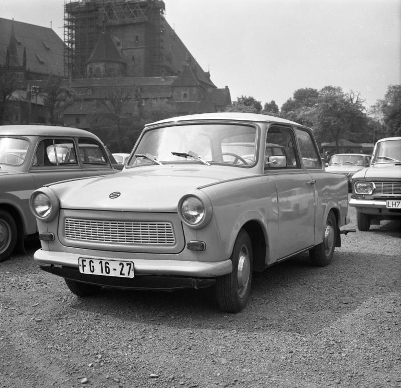 Bundesarchiv_Bild_183-P0619-306%2C_Trabant_601.jpg