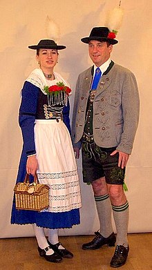 220px-MB-Tracht_paar.jpg