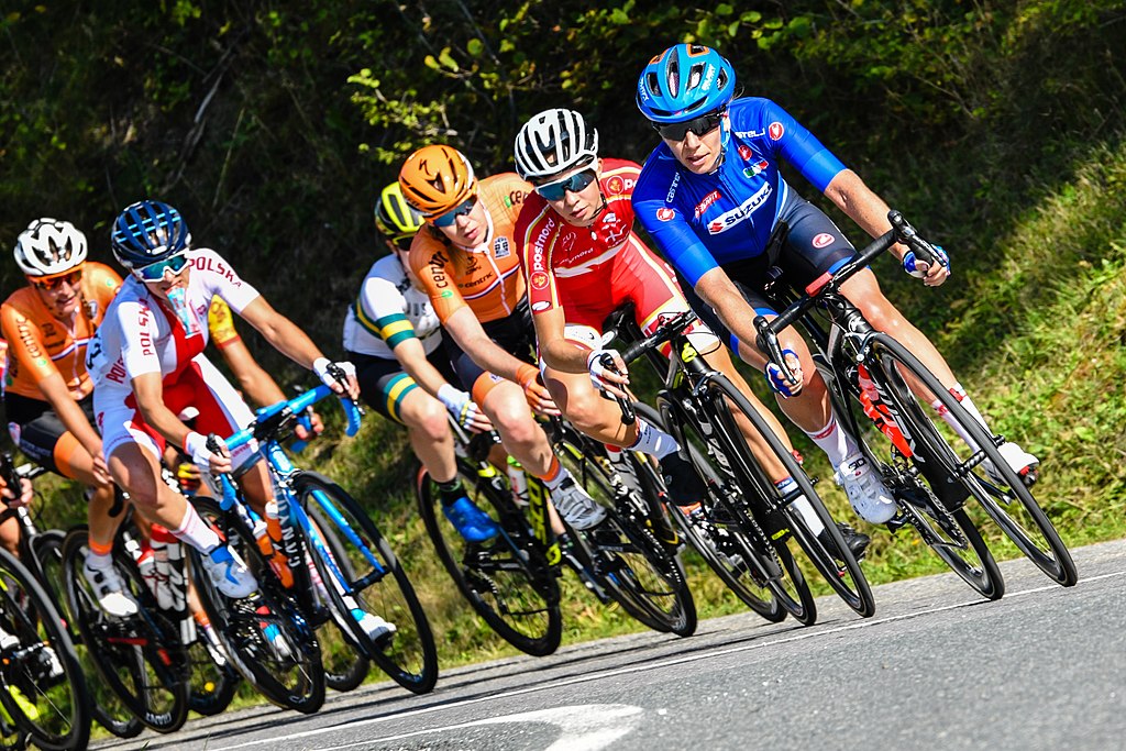 1024px-20180929_UCI_Road_World_Championships_Innsbruck_Women_Elite_Road_Race_Peloton_850_7550.jpg