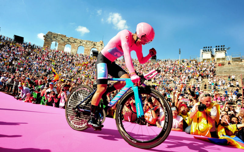 An der Ziellinie: Carapaz und Ackermann überraschen beim Giro – Highlights in Bildern