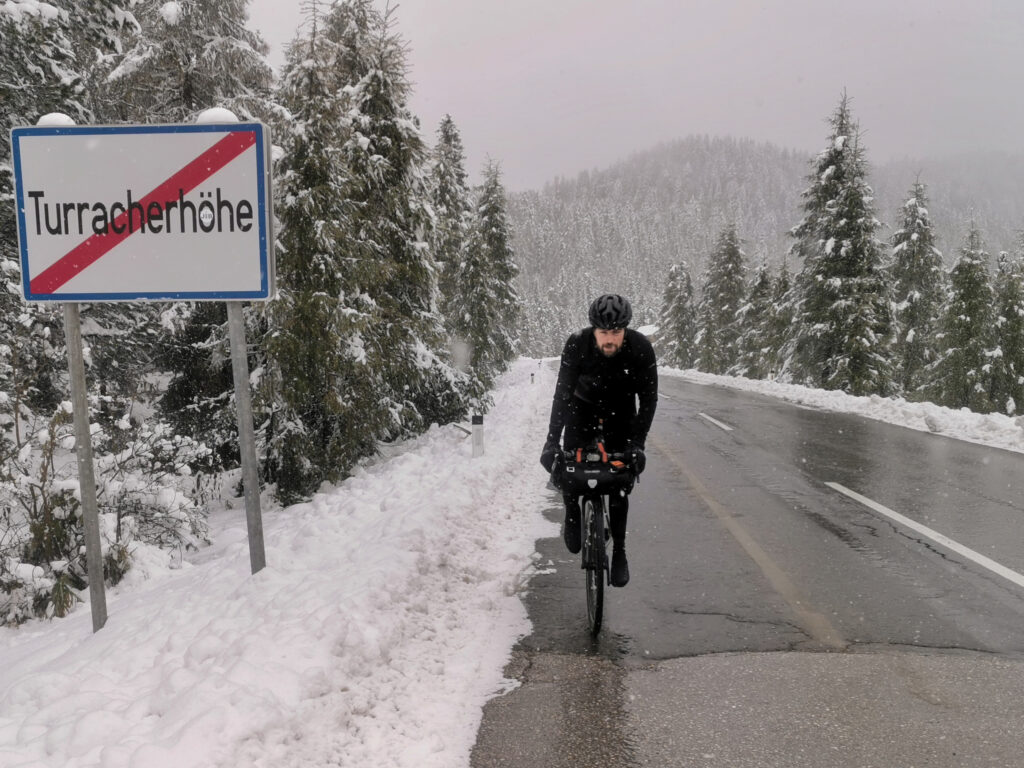 Triathlon um die Welt Jonas Deichmann ist in den Schnee