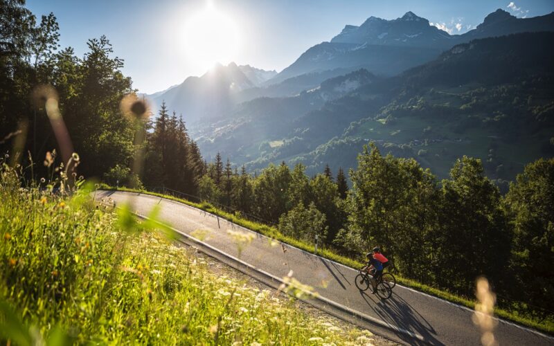 Rennrad Touren in Graubünden: Tour de Suisse Pässe und Allroad-Einlagen