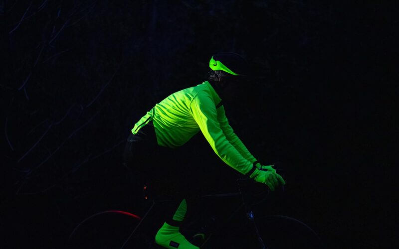 Gore Neon Herbst-Rennradkleidung : High-Vis und Wärme für Körper und Füße