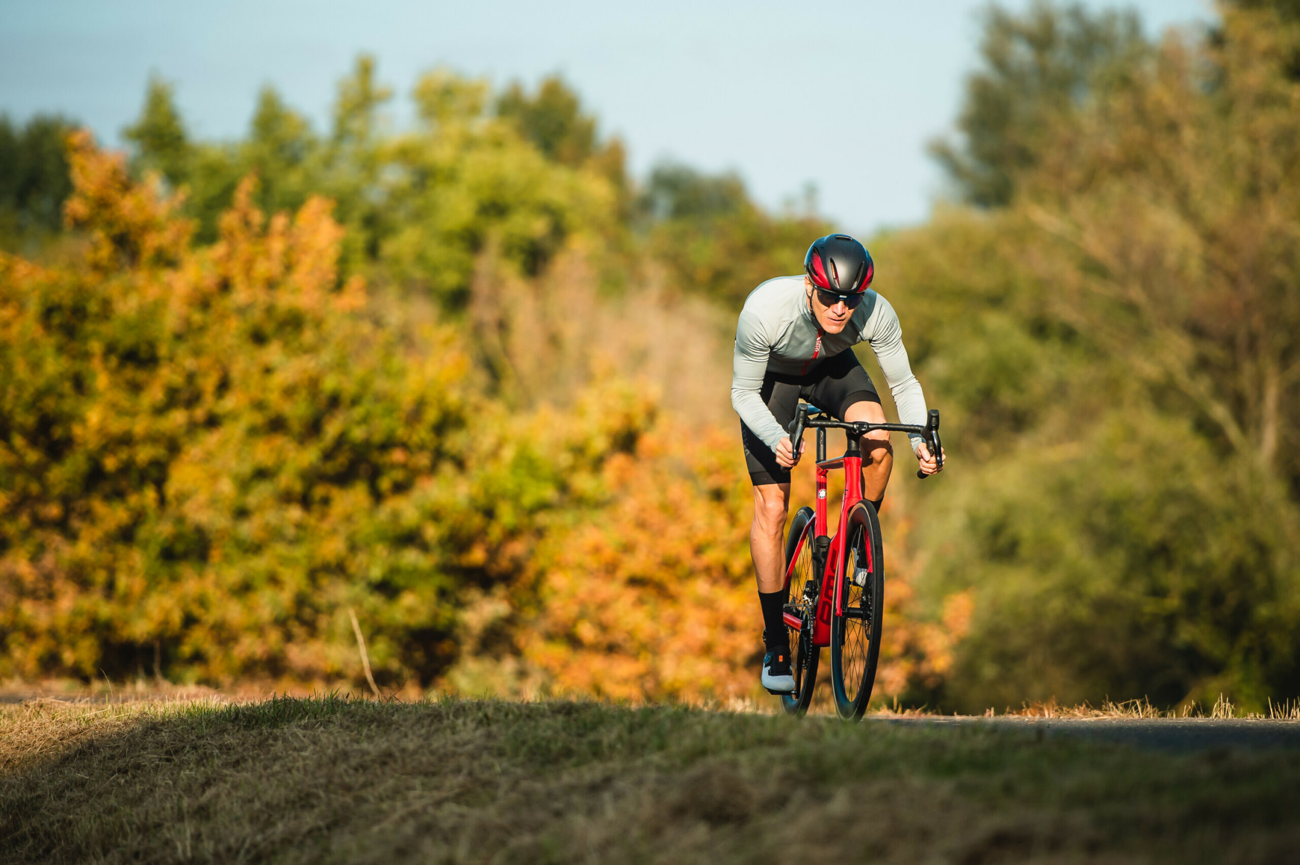 Radfahren im Herbst: Beleuchtung, Bekleidung und Zubehör