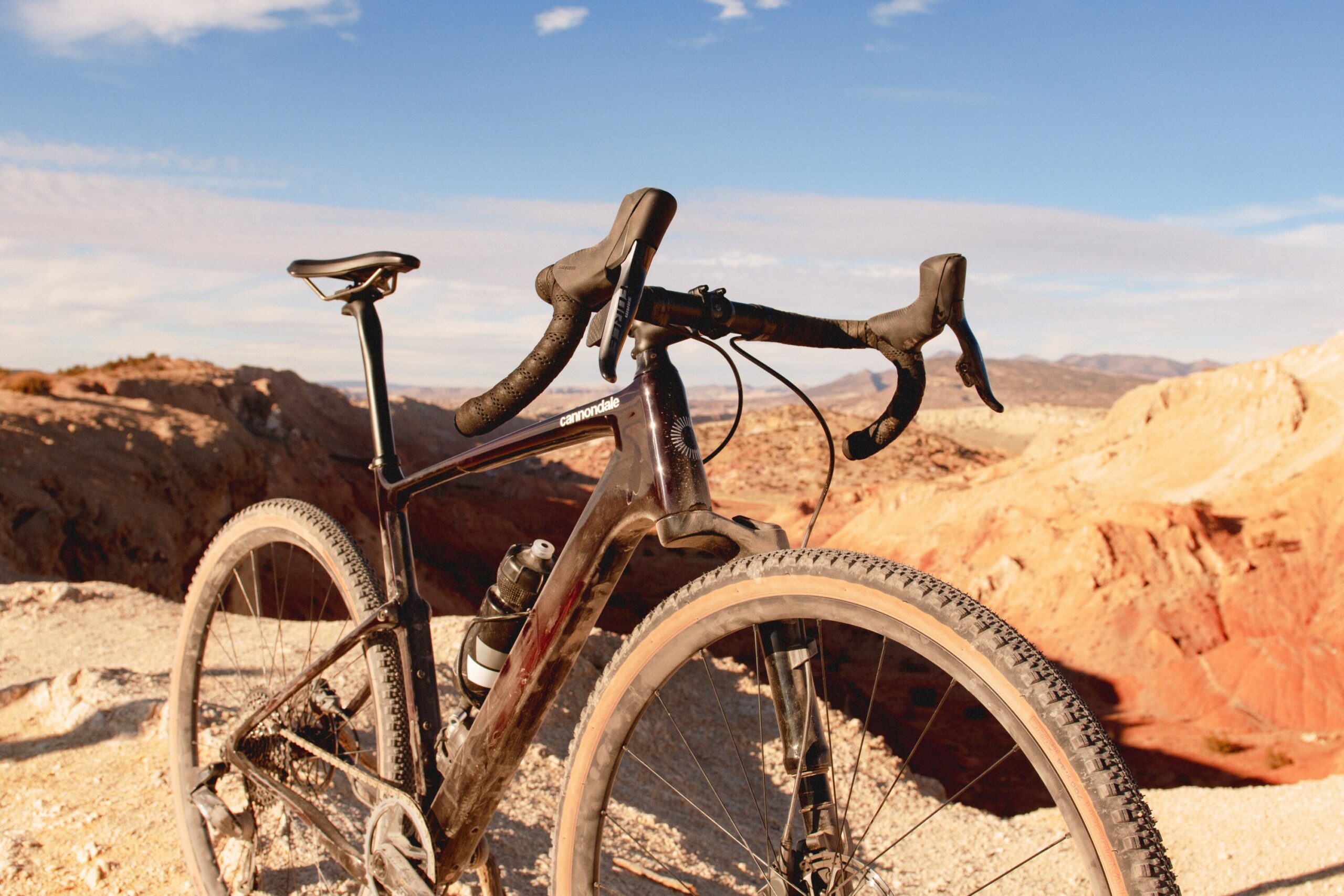 Neues Cannondale Topstone Carbon 2022: Vorne Lefty, innen smarty