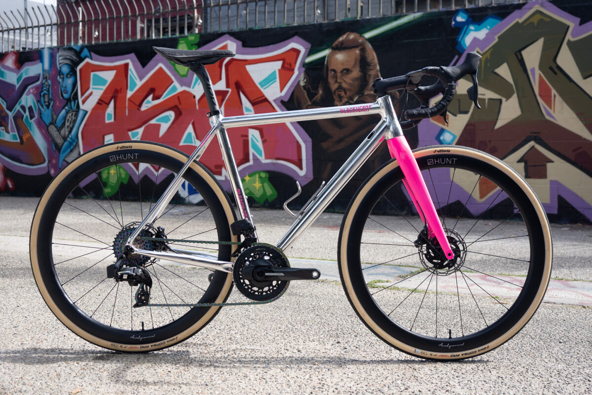 BlackHeart Bikes X Maap Kollaboration: Allroad Bike und Kleidung in L.A.-Punk-Style