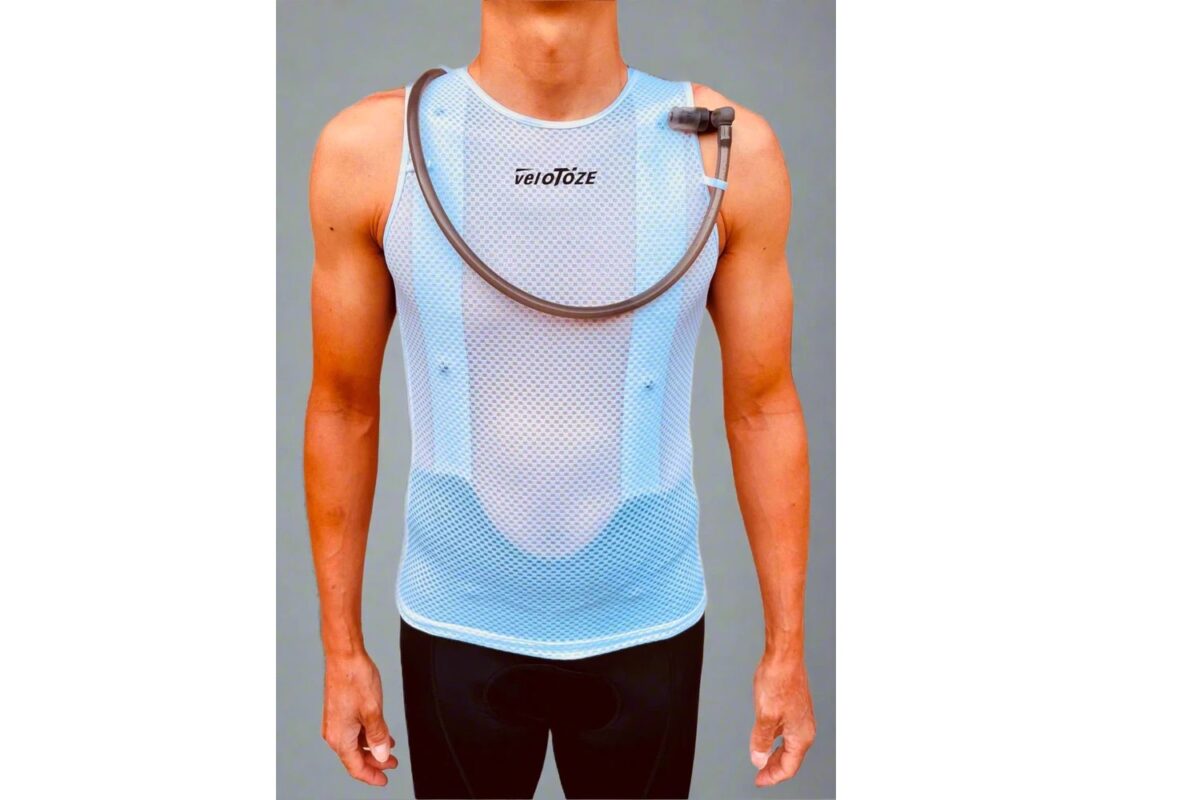 Neue Velotoze Hydrovest: Unterzieh-Weste mit Trinksystem