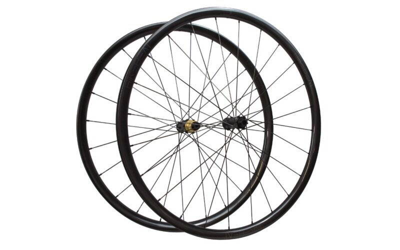 Neuer BikeBeat Maßstab SL Disc  Hitoshi Edition: 930 Gramm Laufradsatz mit Stahlspeichen